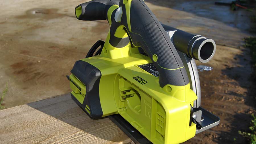 Test et avis de la scie circulaire Ryobi R18CS70 Brushless ONE+ Briconews